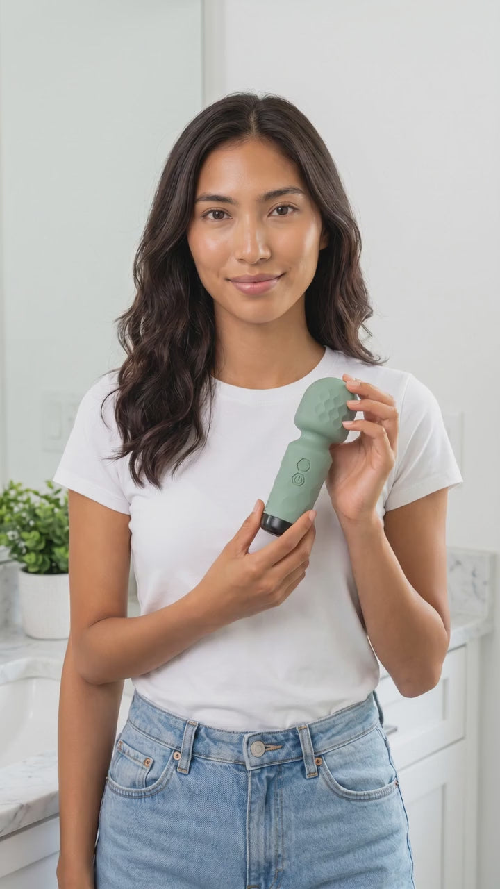 Adam & Eve Eve's Petite Private Pleasure Wand Vibrator